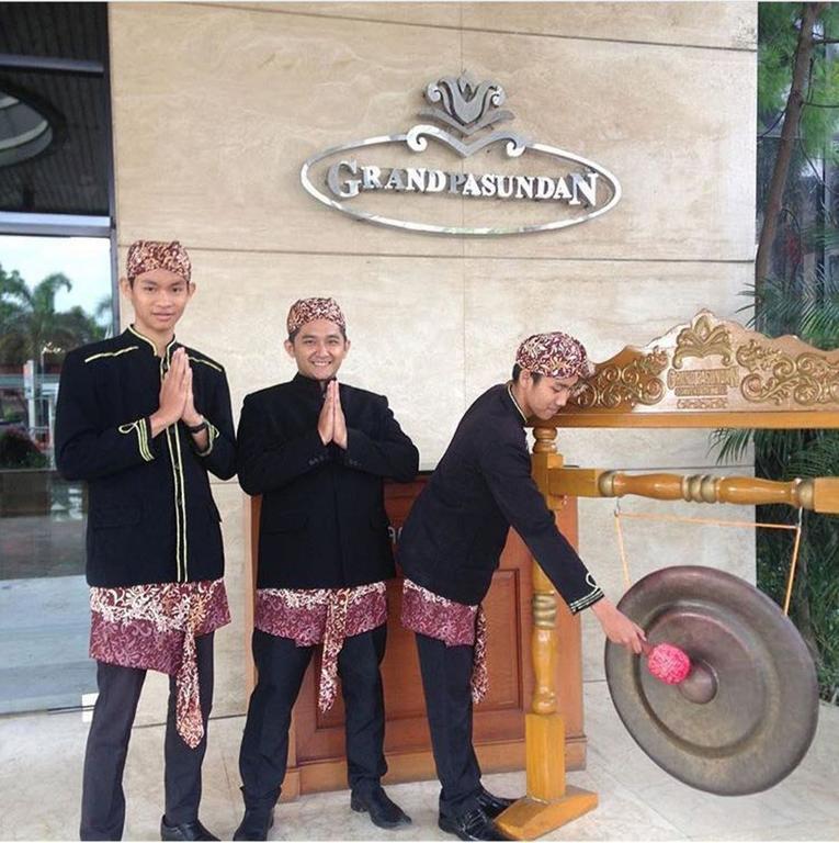 Grand Pasundan Convention Hotel Bandung Dış mekan fotoğraf
